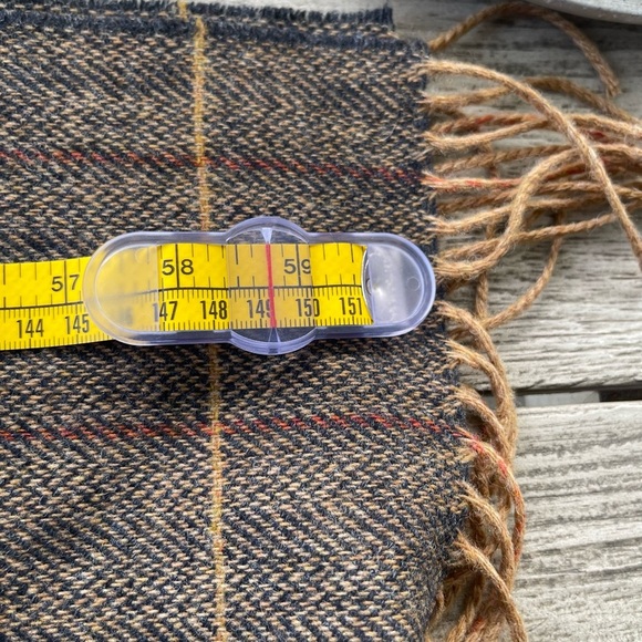 Henry White Dublin 100% Lambswool Plaid Fringed Wrap Scarf - Picture 5 of 5